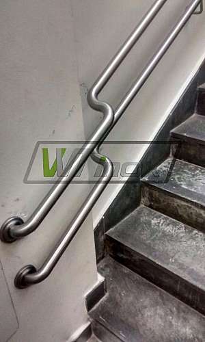 Corrimão de Parede em Aço Inox Corrimão de Parede em Aço Inox