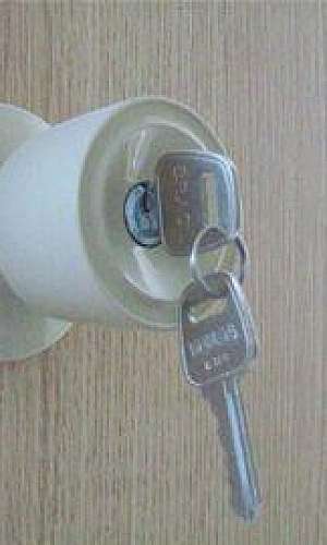 Divisória de escritório com porta	 Divisória de escritório com porta